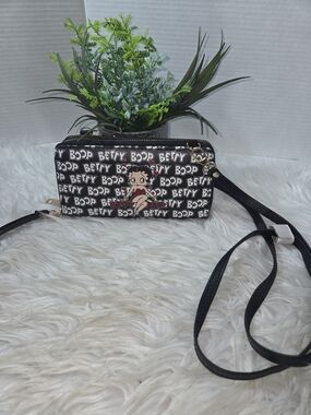 NWOT Betty Boop Black Logo Crossbody/Wristlet Wallet. Double Zipper Pockets.